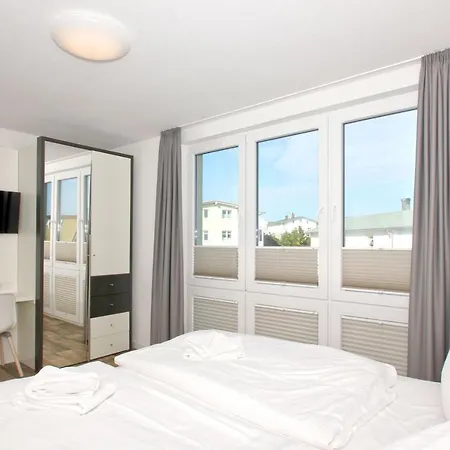 Meeresblick Fewo: Sellin Seaview With Balcony And Ahoi Access